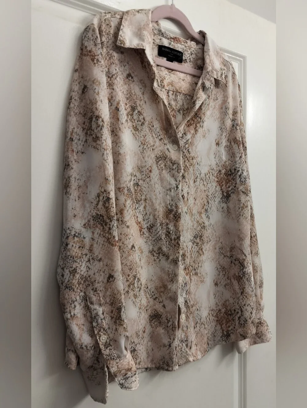 Banana Republic Snake Skin Print 100% Polyester Button Down Blouse
